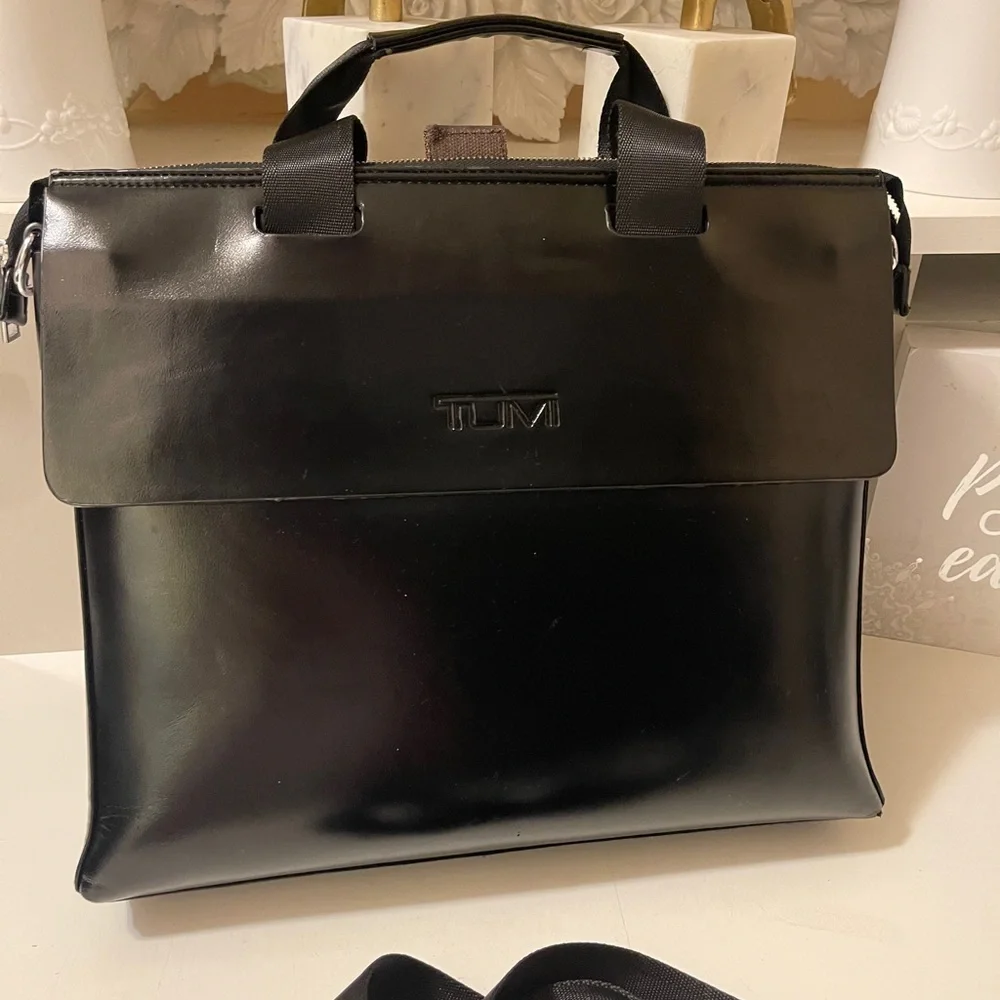Beautiful laptop or office bag copy of name brand good quality
